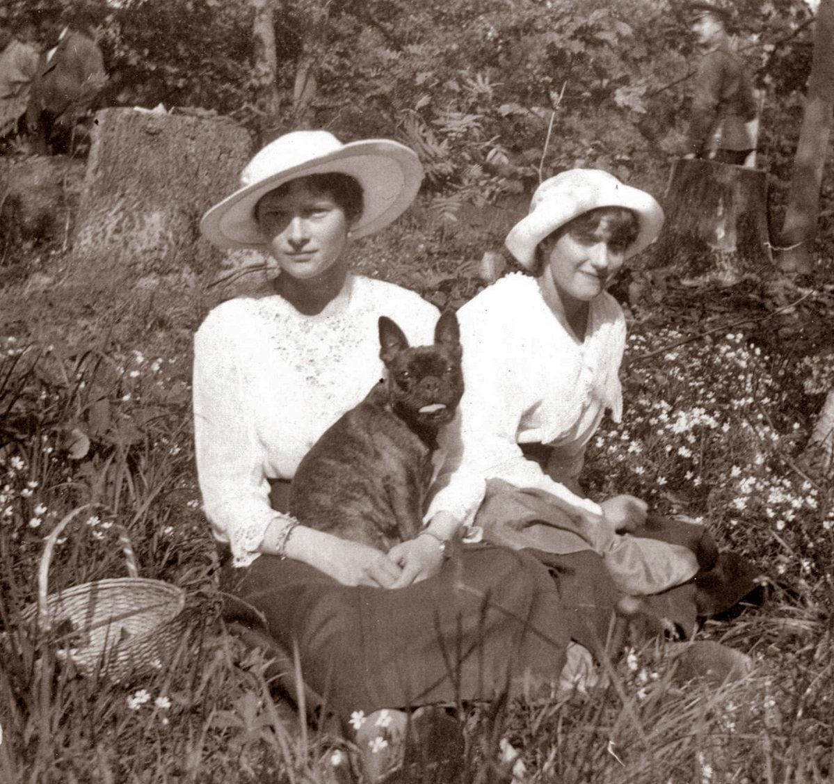 Grand Duchess Tatiana with her French bulldog Ortipo and Anastasia Romanov