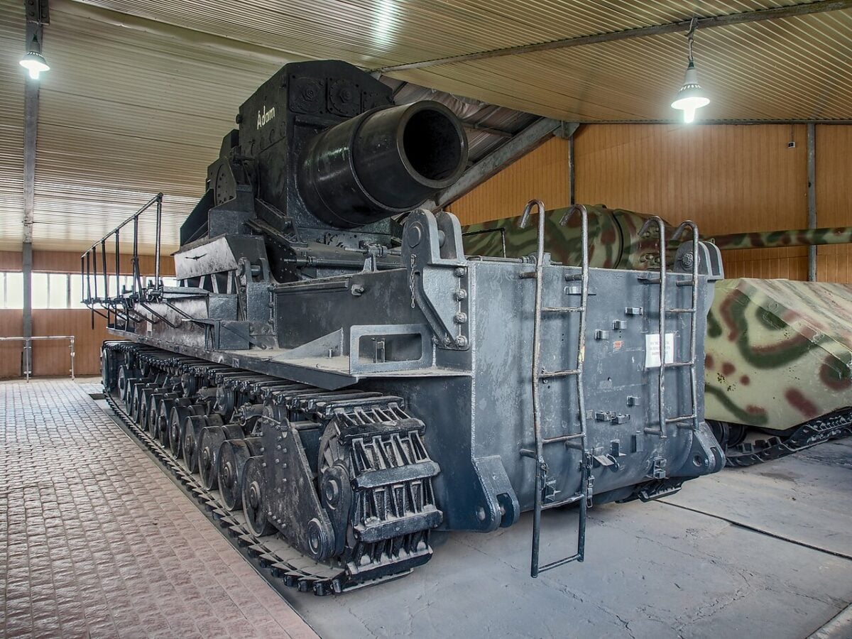 Mörser Gerät 041 Karl 'Adam' at the Tank Museum, Kubinka.