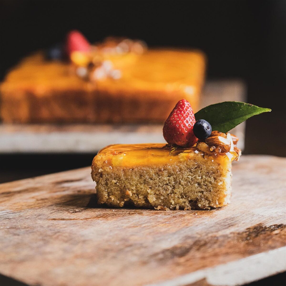 cake, dessert, sweet, pastry, sliced cake, baked, baked goods, eat, food, food photography